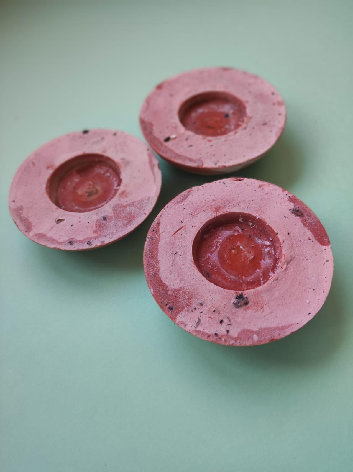 CONJUNTO DE 3 CASTIÇAIS RASOS PARA VELAS "TABLEWARE FOR ISOLATION" MARQUES MARQUES CONJUNTO DE 3 CASTIÇAIS RASOS PARA VELAS "TABLEWARE FOR ISOLATION" MARQUES MARQUES