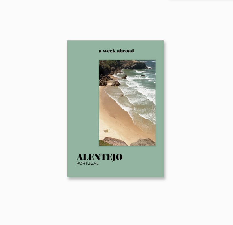 Livro Alentejo - A WEEK ABROAD Cartaz com fotografia de praia e texto sobre Alentejo, Portugal