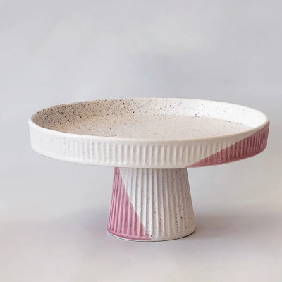 PRATO DE BOLO COM PÉ TÁLIA ROSA PÓ DE BARRO