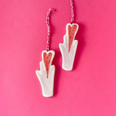 MÃO CORAÇÃO CERÂMICA CARTOLINA LIMÃO