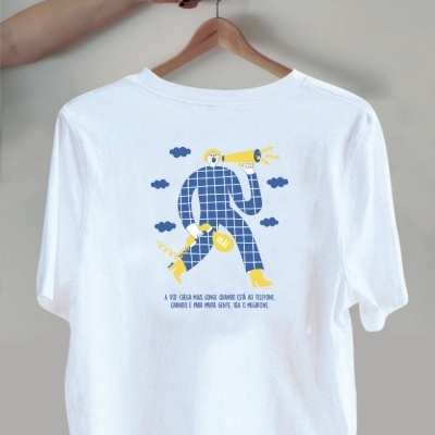 T-SHIRT "MULTIDÕES" CRISTINA MOREIRA