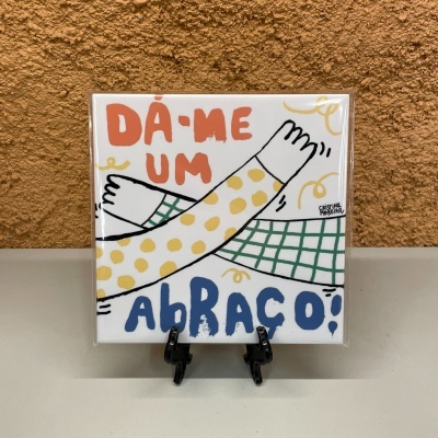 AZULEJO "DÁ-ME UM ABRAÇO" CRISTINA MOREIRA