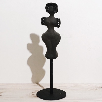 PEÇA "PEQUENA DEUSA CASTANHA " MARIA JOÃO SAMPAIO