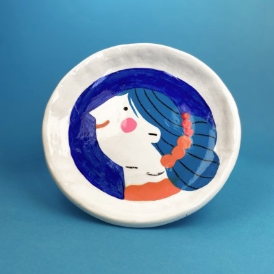 PRATO EM ARGILA "VIOLETA" CATPIVARA