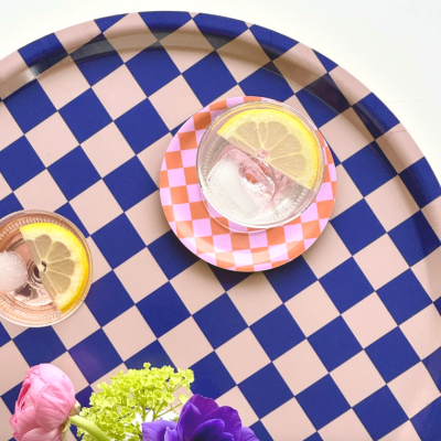 ROUND SERVING TRAY INDIGO/ALMOND CHECKER - 31CM BLU KAT