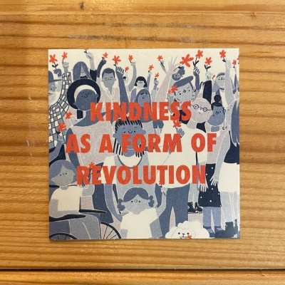 AUTOCOLANTE "KINDNESS AS A FORM OF REVOLUTION" GAMBUZINO