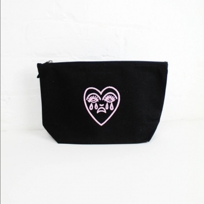 BOLSA CRYING HEART PRETO ROSA COUSINS COLLECTIVE