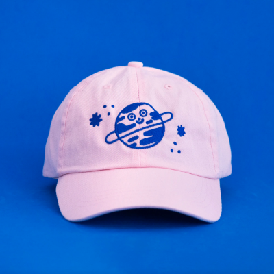 BONÉ ROSA "PLAYFUL PLANET" ANA SEIXAS