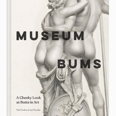 Livro com ilustração clássica de duas figuras nuas e texto MUSEUM BUMS