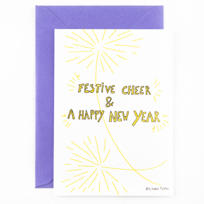 Cartão branco com texto 'FESTIVE CHEER & A HAPPY NEW YEAR' e envelope roxo