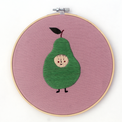 BORDADO "CRIANÇA-PÊRA" MEIA-LARANJA