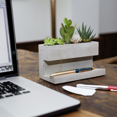 CONCRETE DESKTOP PLANTER LARGE KIKKERLAND