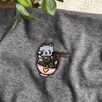 T-SHIRT BORDADA "RAMEN LOVER" JUSTE UN T-SHIRT