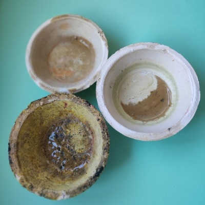 CONJUNTO DE 3 MALGAS VERDES DE VINHO VERDE TINTO "TABLEWARE FOR ISOLATION" MARQUES MARQUES