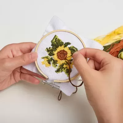 MINI CROSS STITCH KIT- SUNFLOWER KIKKERLAND