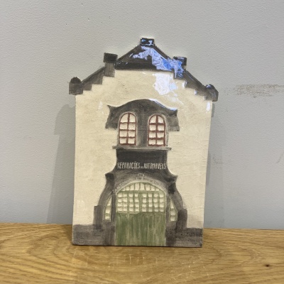 PEÇA DE CERÂMICA "CASA NÚMERO 250" ANNA TUPOTA