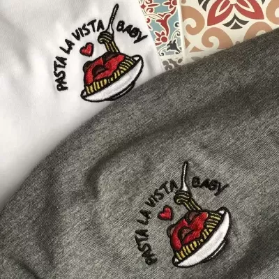 T-SHIRT BORDADA "PASTA LA VISTA BABY" JUSTE UN T-SHIRT