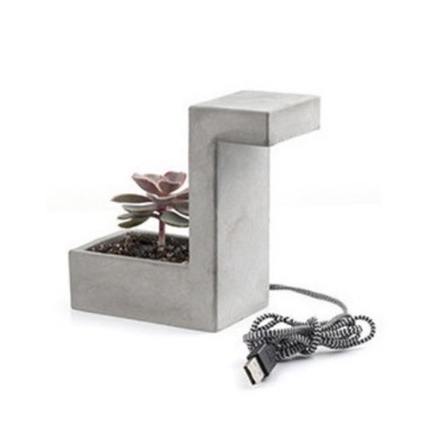 CONCRETE DESK LAMP WITH PLANTER KIKKERLAND