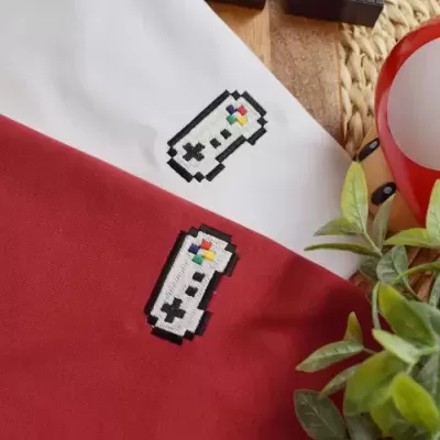 T-SHIRT BORDADA "MANETTE" JUSTE UN T-SHIRT