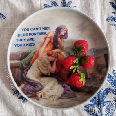 PRATO DE PAREDE – YOU CAN'T HIDE VERY UGLY PLATES