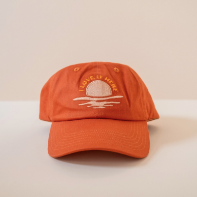 BONÉ BORDADO ADORO ESTE CAI&JO