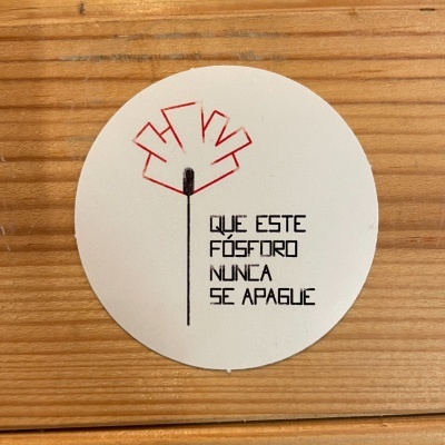 AUTOCOLANTE "QUE ESTE FÓSFORO NUNCA SE APAGUE" CATARINA PAULO