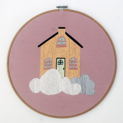 BORDADO "CASA-NUVENS" MEIA-LARANJA