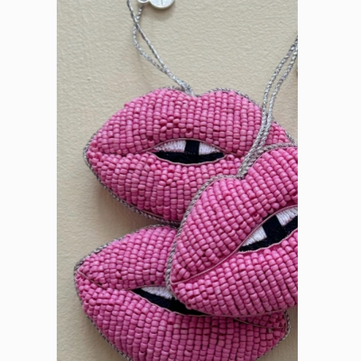 ENFEITE BORDADO "KISS" TINYTINY.DK