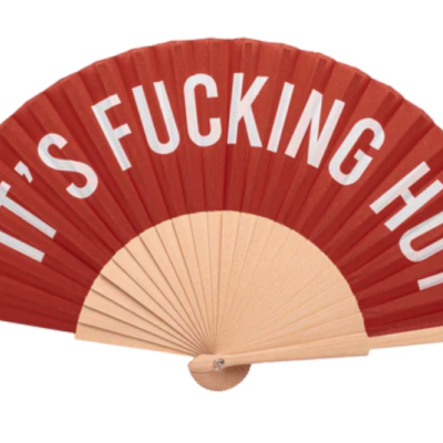Leque vermelho com texto branco IT'S FUCKING HOT