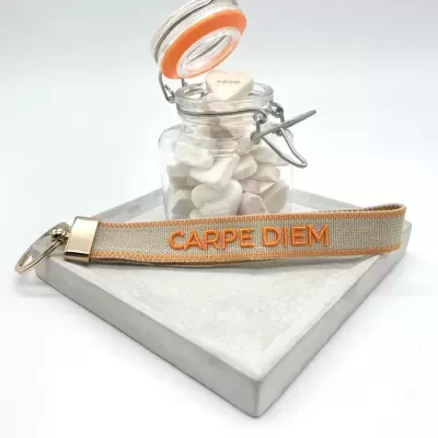 PORTA-CHAVES "CARPE DIEM" BORDADO PARSLEY & PEPPER