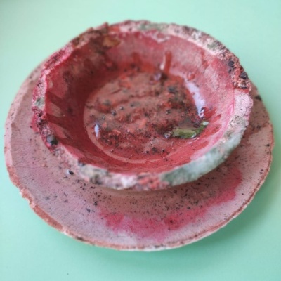 CONJUNTO ROSA DE CHÁ INGLÊS "TABLEWARE FOR ISOLATION" MARQUES MARQUES