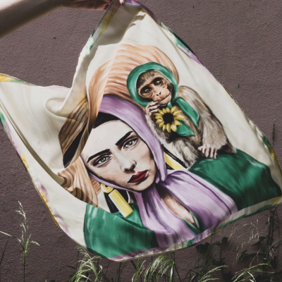 LENÇO DE CETIM "MULHER MACACO" ISA MARITA