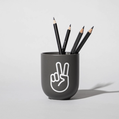 CANECA MATT "PEACE" FYNGERS