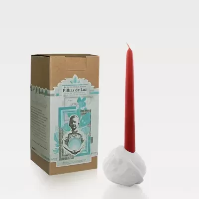 CASTIÇAL NOZ PEQUENA PORCELANA COM VELA "PILHAS DE LUZ" LABORATORIO D'ESTÓRIAS