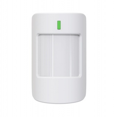 Detetor de movimentos branco com luz verde sobre fundo branco