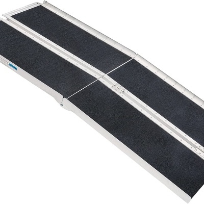 Rampa de alumínio dobrável e portátil 243 x 67 x 5 cm - 21.6 kgs - Alfa 840