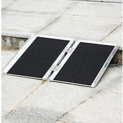 Rampa de alumínio dobrável e portátil 152 x 67 x 5 cm - 12.2 kgs - Alfa 838