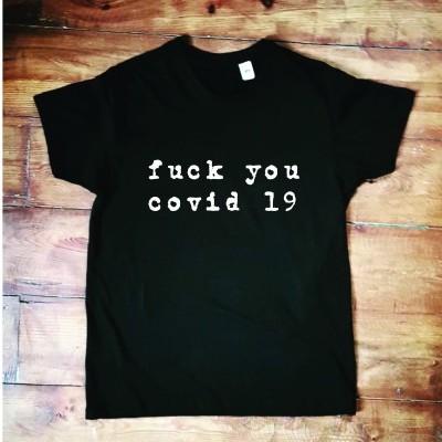 T-shirt 'fuck you covid19' em preto