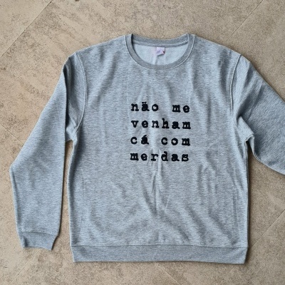 Sweater 'não me venham cá com merdas'