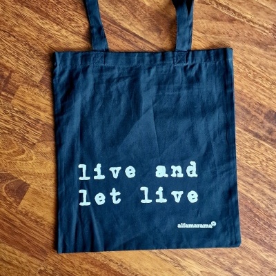 Saco 'live and let live' preto