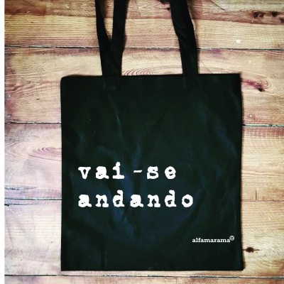 Saco 'vai-se andando' preto