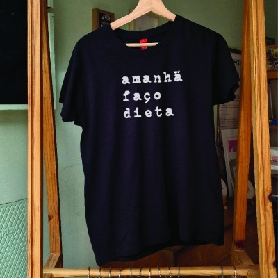 T-shirt 'amanhã faço dieta' em preto