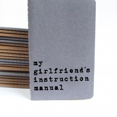 Caderno 'my girlfriend's instruction manual'