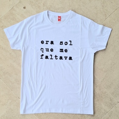 T-shirt 'era sól que me faltava'