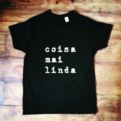 T-shirt 'coisa mai linda' em preto