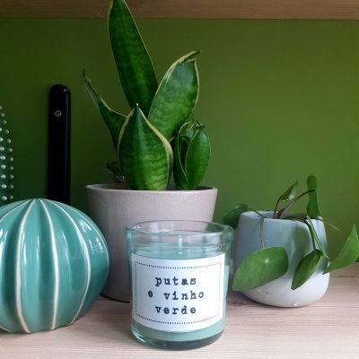 Vela "putas e vinho verde"