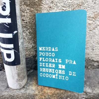 Caderno 'MERDAS POUCO FLORAIS PARA DIZER EM REUNIÕES DE CODOMÍNIO'