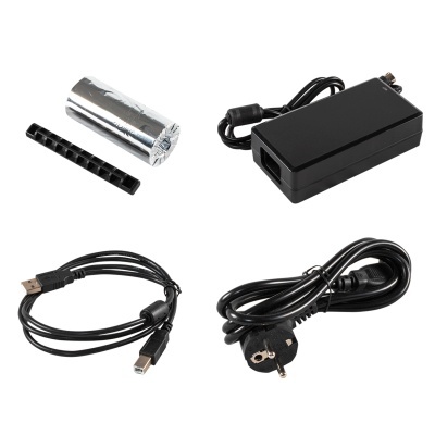 Conjunto de acessórios eletrónicos com carregador, cabos e tira preta para organização