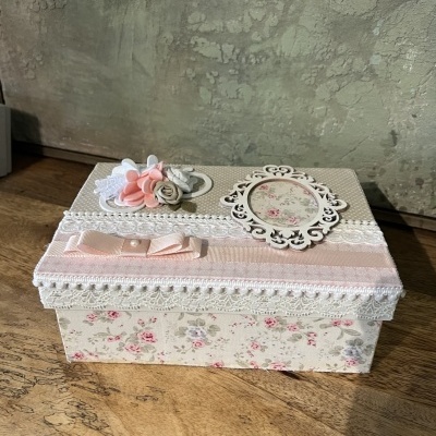 Caixa de madeira forrada a tecido