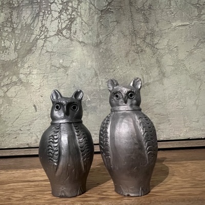 Saleiro pimenteiro pequenos em barro preto